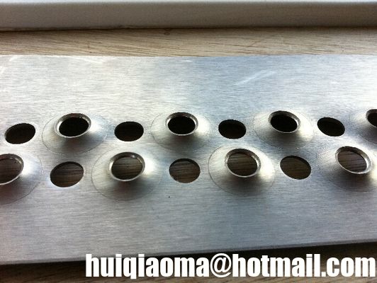 ألواح مثقوبة بغاطس، شاشات مثقوبة بنقش بارز، صفائح مثقوبة مانعة للانزلاق