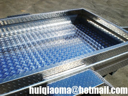 ألواح مربعة محفورة,ألواح ألومنيوم مربعة,ألواح معدنية مجوفة